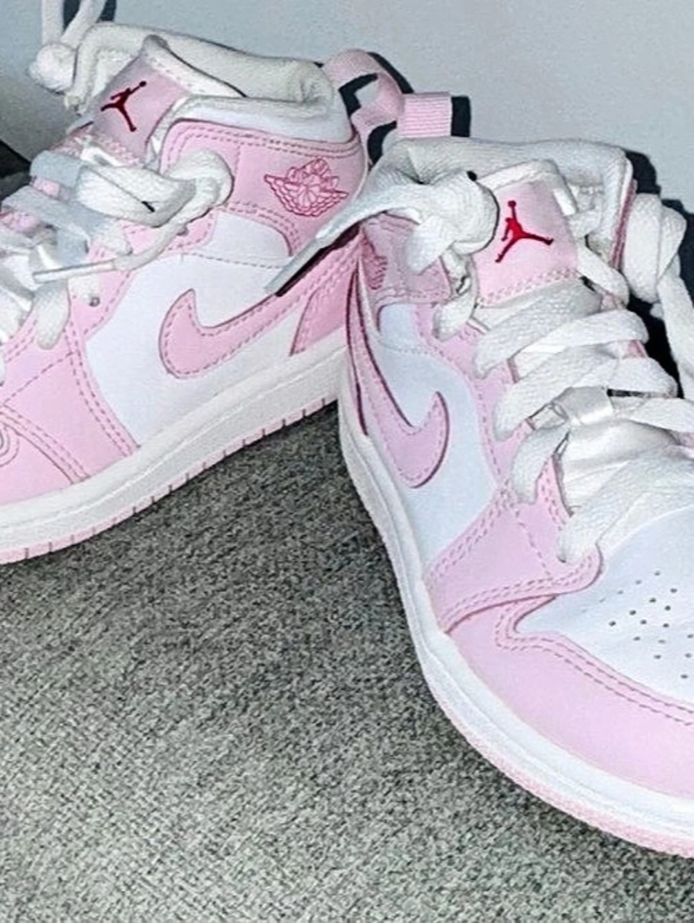Jordan Air Jordan 1 Mid (PS) Pink Foam / Fire Red Pink & White Sneakers Girls US